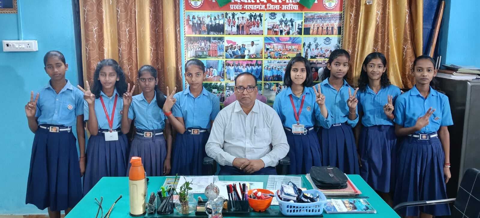 कन्या आवासीय विद्यालय की आठ छात्राएं सफल