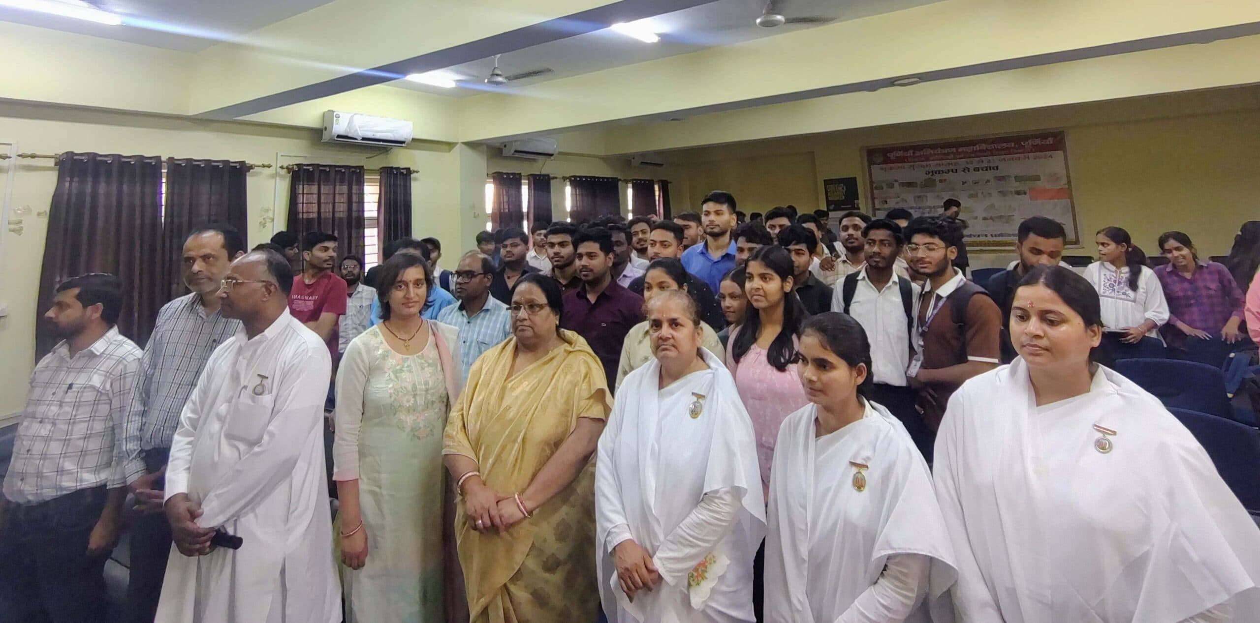 इंजीनियरिंग छात्रों में मानसिक दृढ़ता, आत्मविश्वास व सकारात्मक सोच जरूरी : प्रो. मनोज