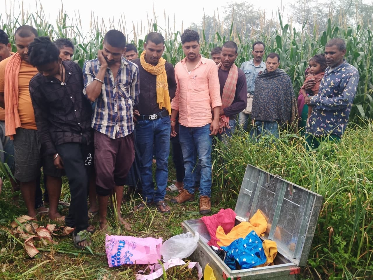 एक दर्जन घरों में हुई भीषण चोरी