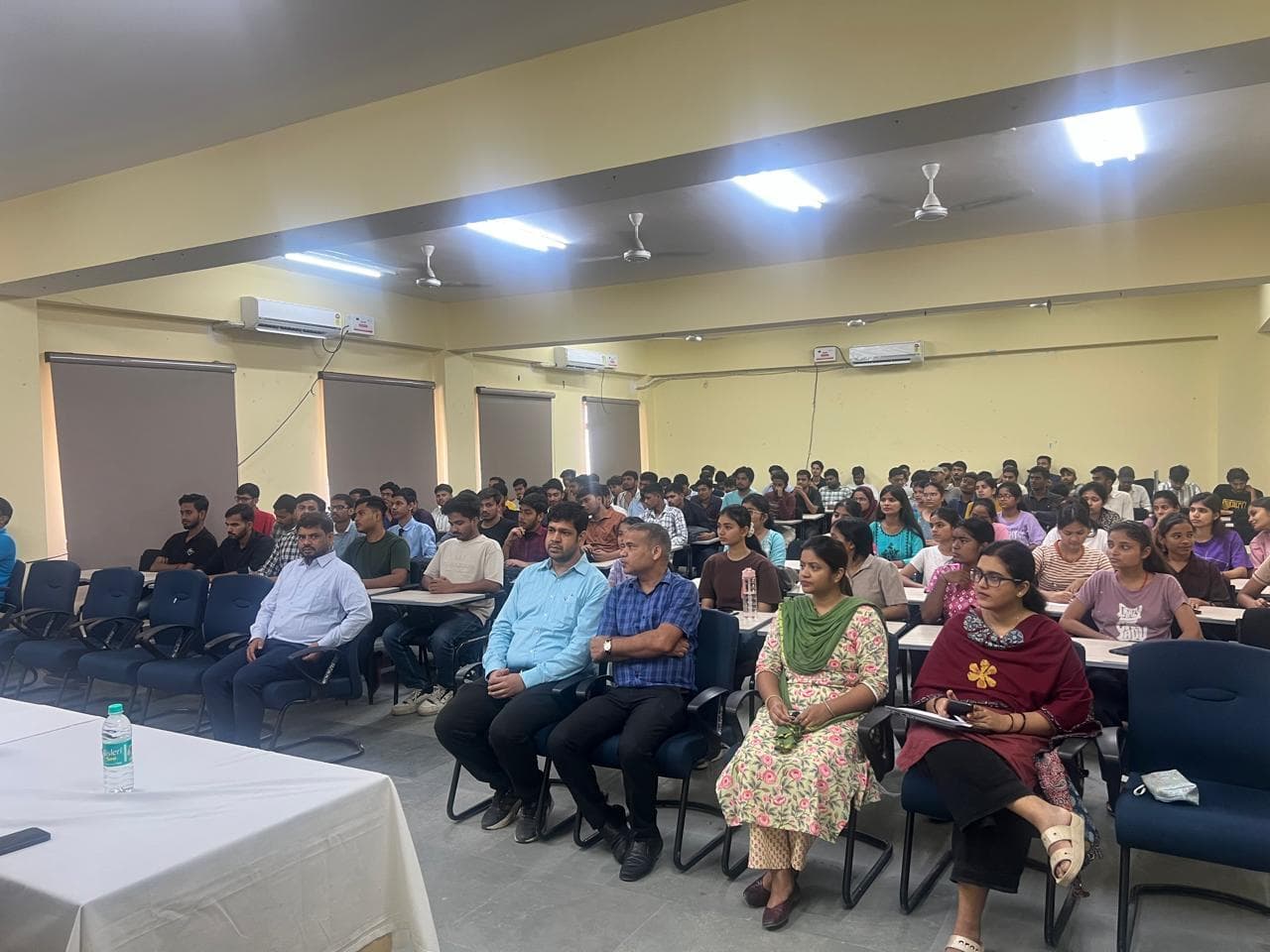 ऑनलाइन जोखिम व मानव व्यापार के नए रूपों के प्रति किया जागरूक