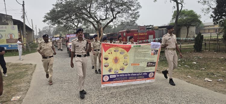 अग्नि सुरक्षा जागरूकता को ले निकाली प्रभातफेरी