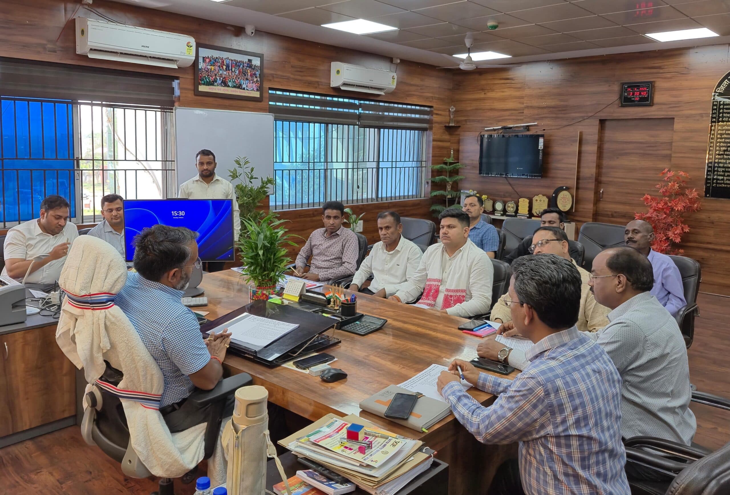 Giridih News :मतदाता सूची के विशेष गहन पुनरीक्षण कार्य पर चर्चा