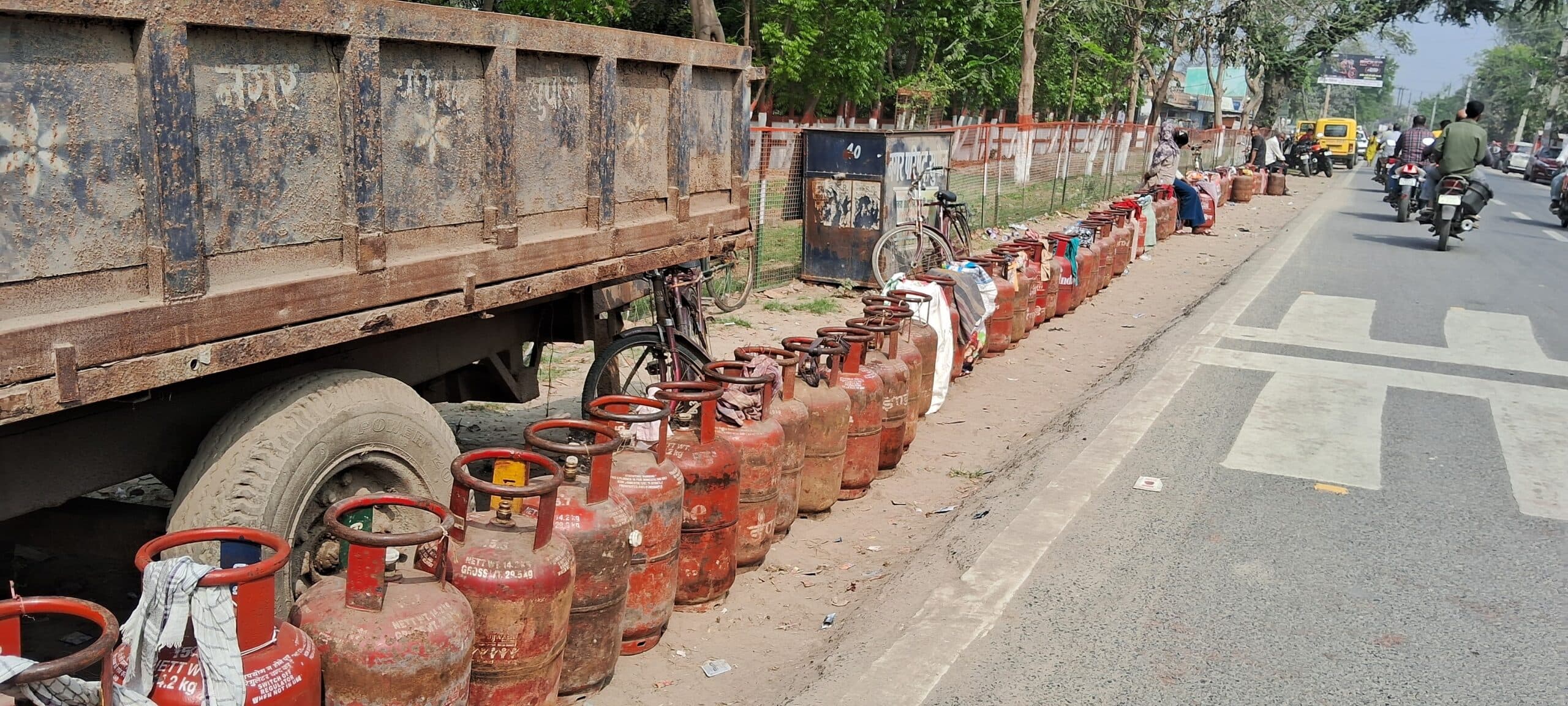 अचानक एक्टिव हुए उज्ज्वला योजना के लाभुक, गैस की बढ़ी डिमांड