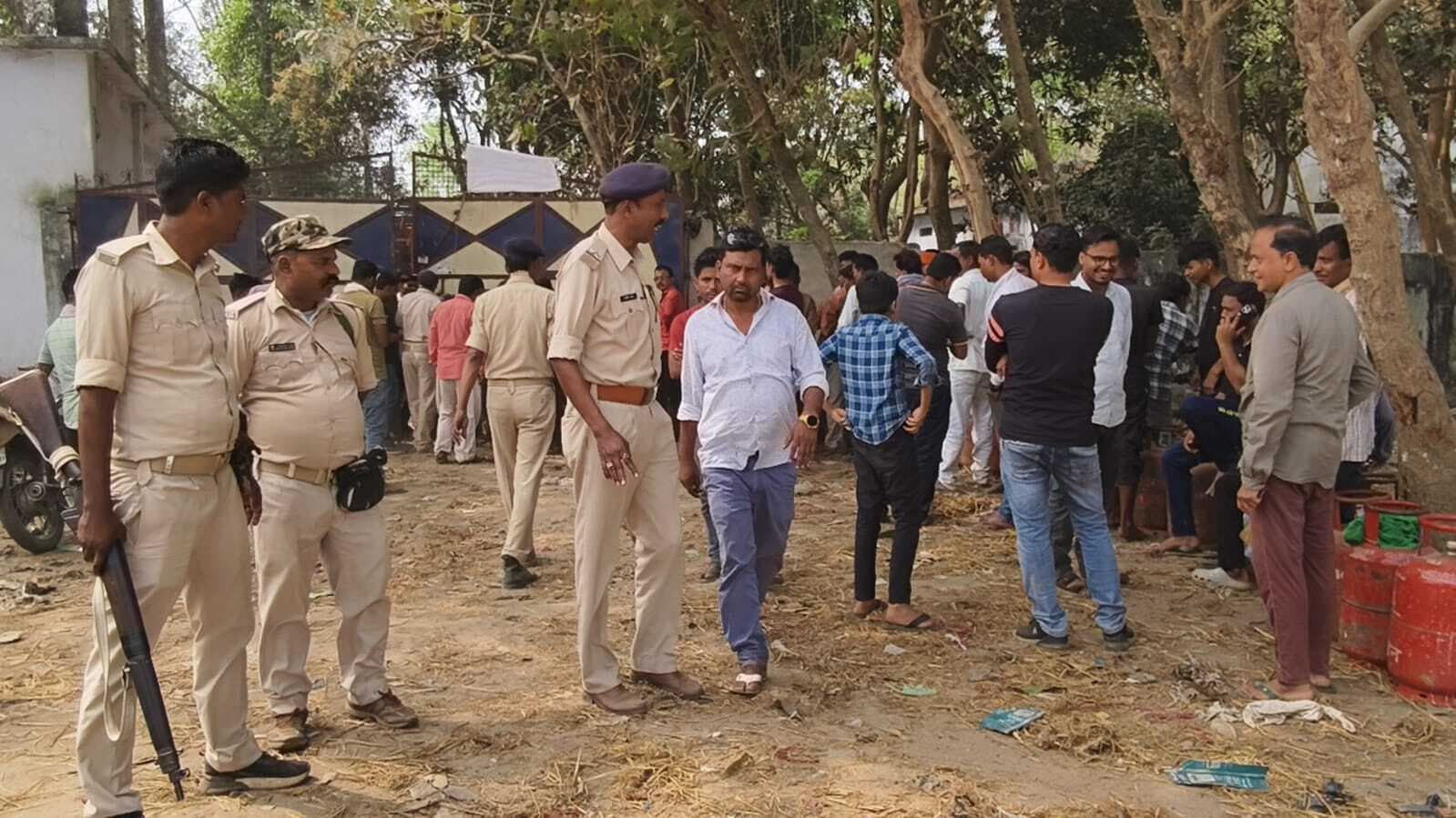 उपभोक्ताओं ने गैस एजेंसी संचालक पर अधिक राशि वसूलने का लगाया आरोप