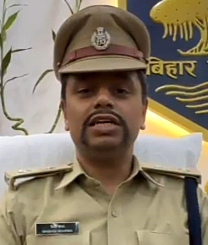 लंबी छुट्टी पर गये एसपी अवधेश दीक्षित, वैभव शर्मा को मिला अतिरिक्त प्रभार