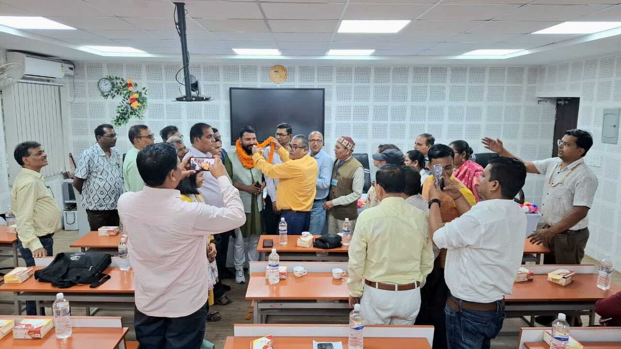 सीनेट चुनाव के ग्रुप ए के प्रत्याशी ने चुनाव अभियान किया तेज