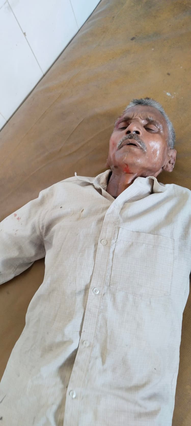 सड़क दुघर्टना में बुजुर्ग साइकिल सवार जख्मी