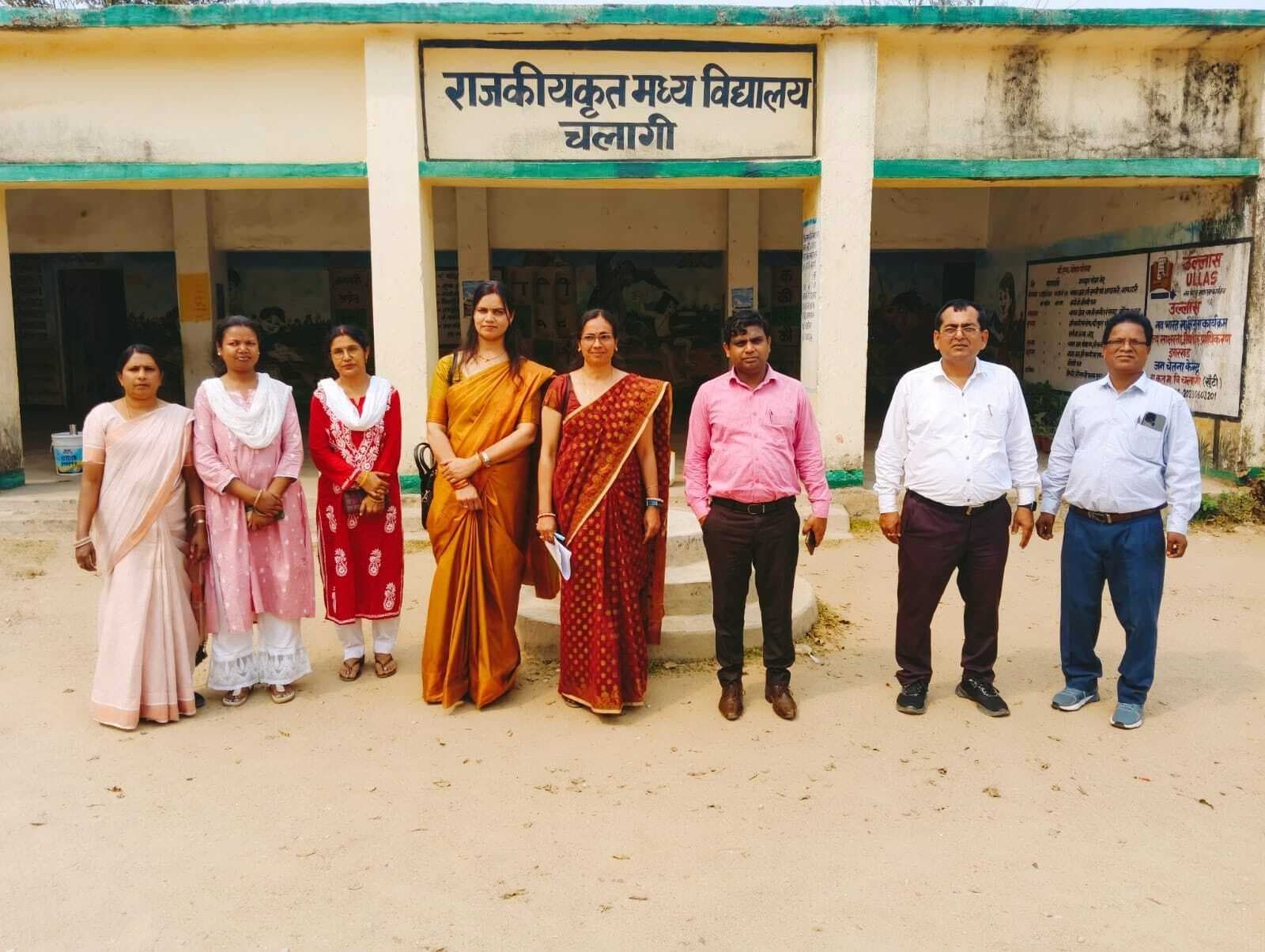 वयस्क असाक्षरों के लिए परीक्षा का आयोजन