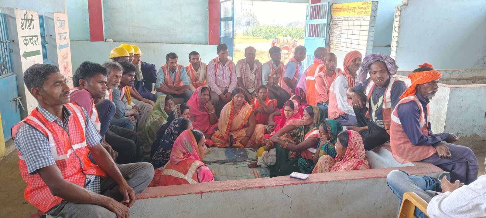 स्वच्छता कर्मियों को दिया गया प्रशिक्षण