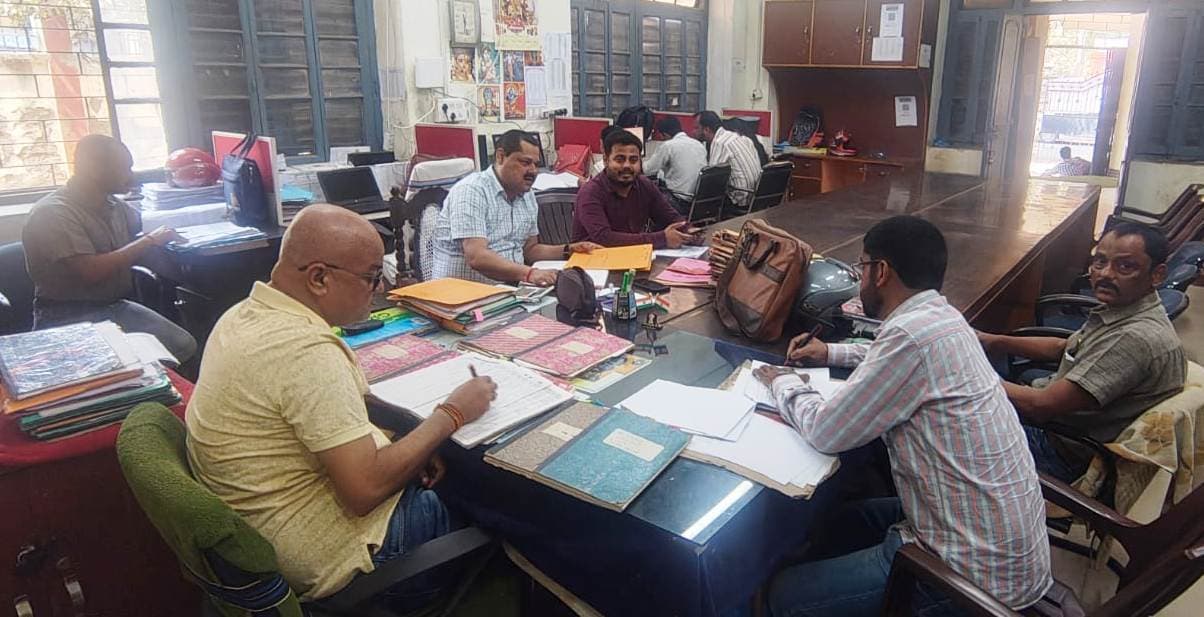 निगम के शिविर में पहले दिन 10 व्यवसायियों ने लाइसेंस के लिये किया आवेदन