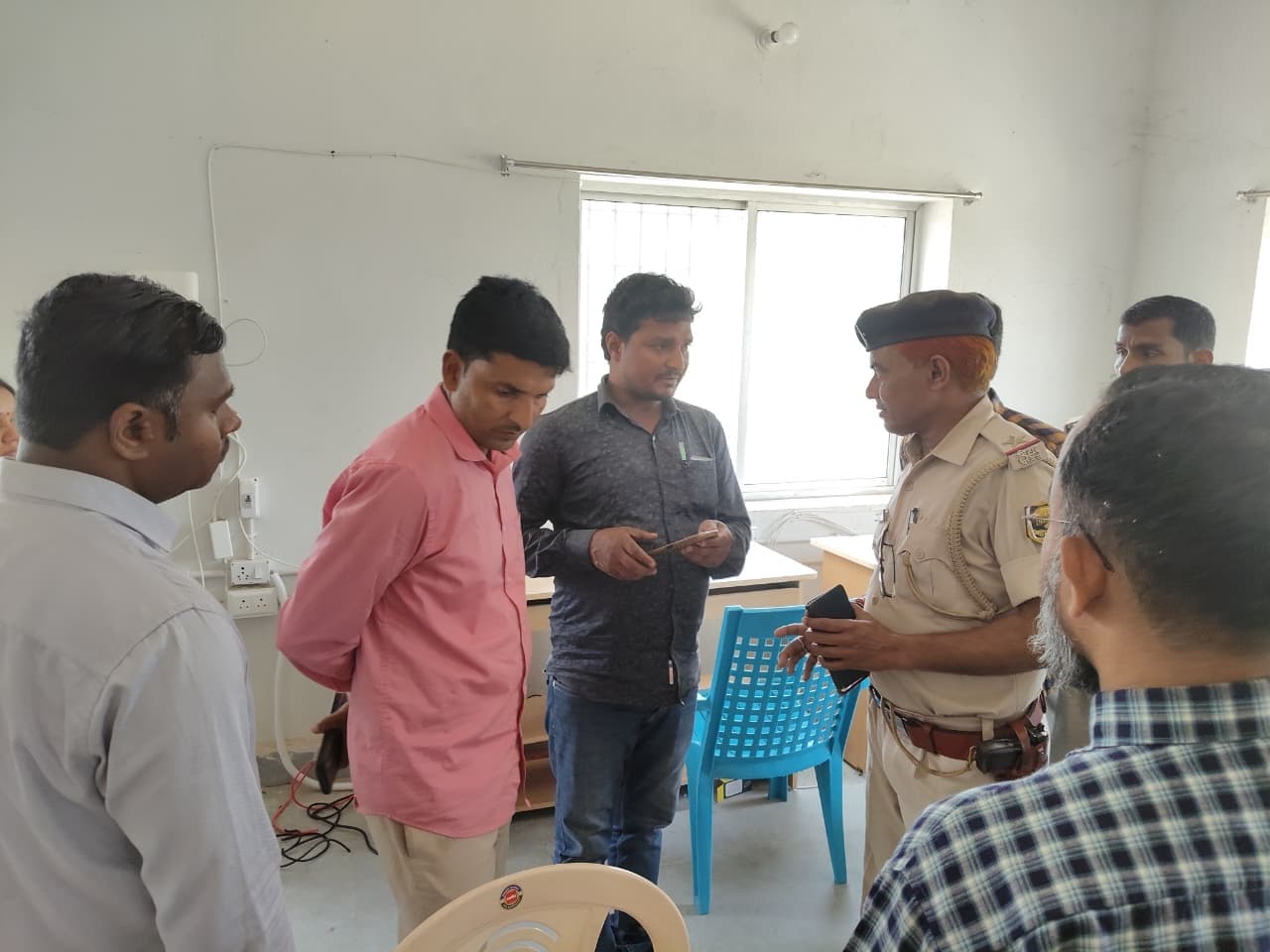 उत्क्रमित उच्चतर माध्यमिक विद्यालय श्रीनगर में कंप्यूटर-प्रिंटर सहित कई कीमती सामान की चोरी