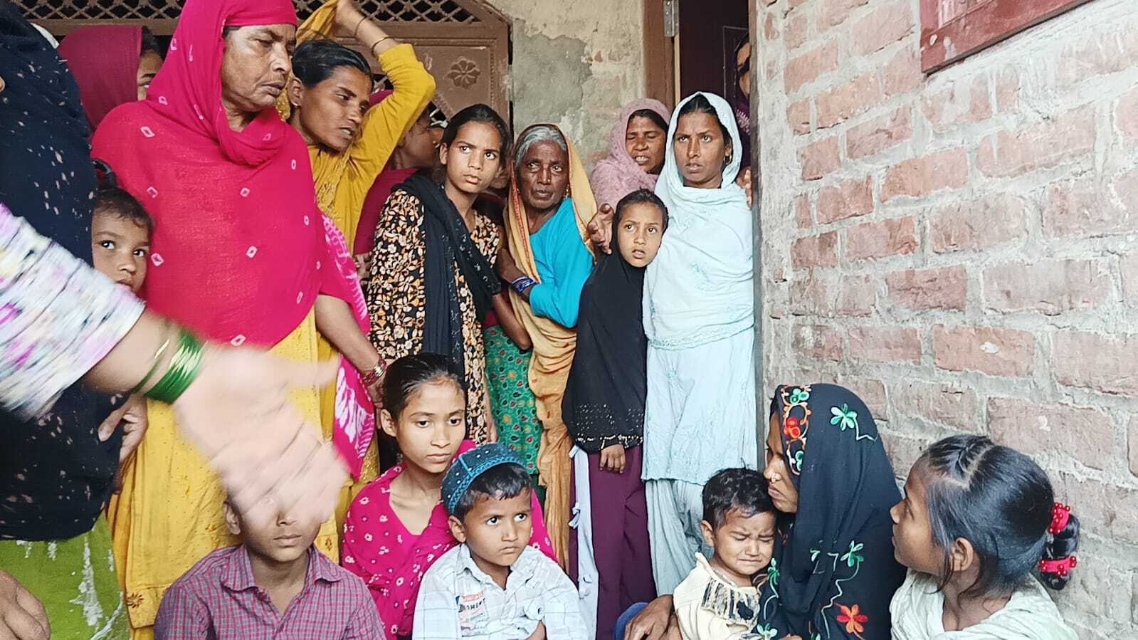 सड़क हादसे के शिकार युवक का शव दिघौन गांव पहुंचते ही परिजनों में मची चित्कार