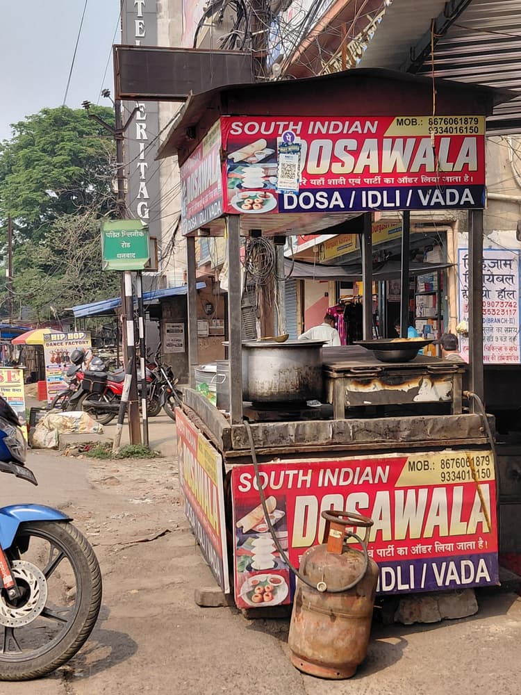 Dhanbad News: रेस्टोरेंट व फास्ट फूड कॉर्नर में कॅमर्शियल की जगह डोमेस्टिक गैस का हो रहा उपयोग