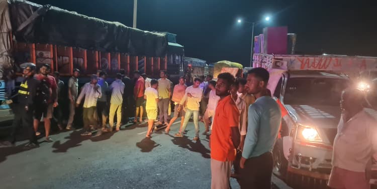 Dhanbad News: पिकअप वैन ने तेज रफ्तार बाइक को लिया चपेट में, दवा दुकानदार की मौत