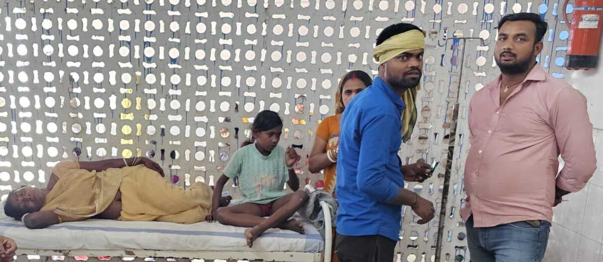 टोटो पलटने से दो महिला व बच्ची हुई जख्मी