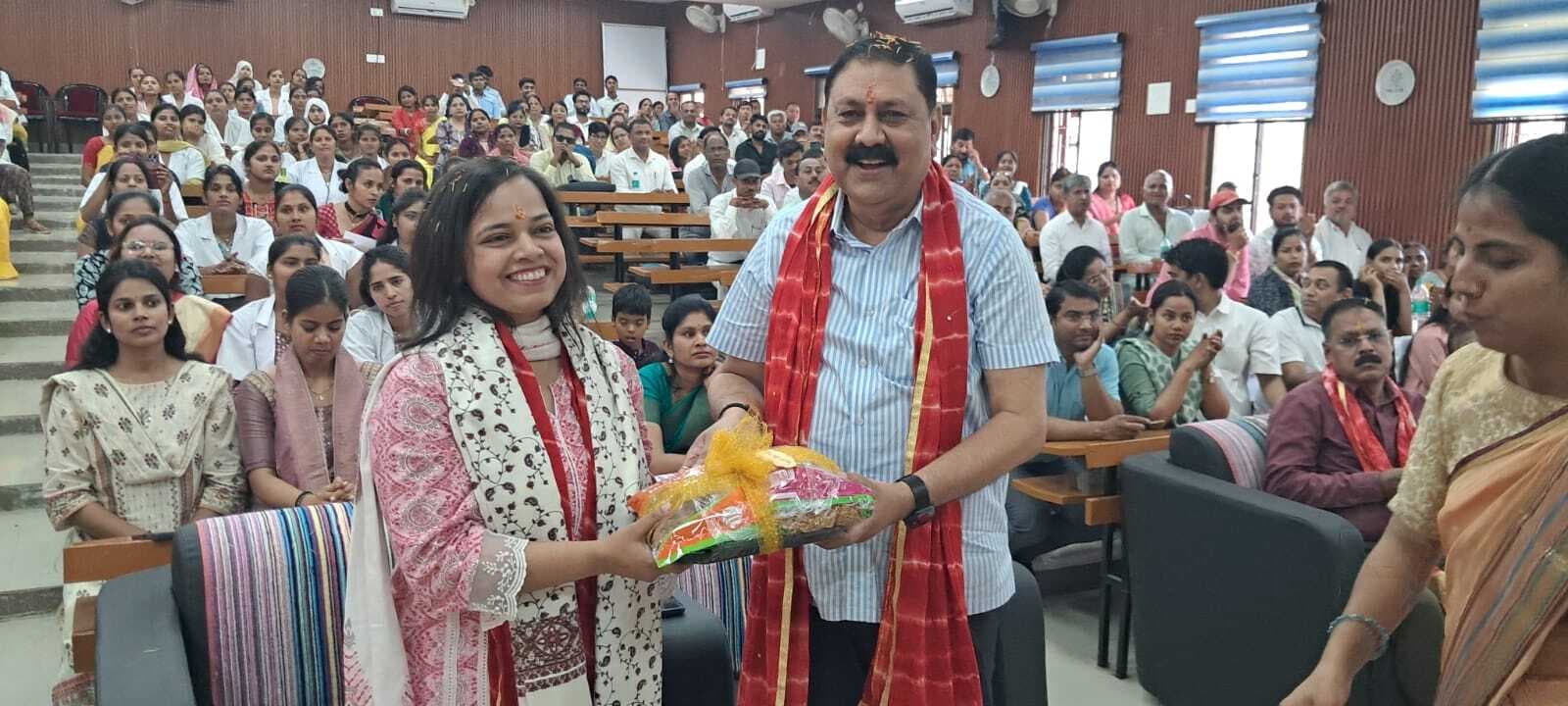 छात्राओं ने दिखायी हुनर, सम्मानित