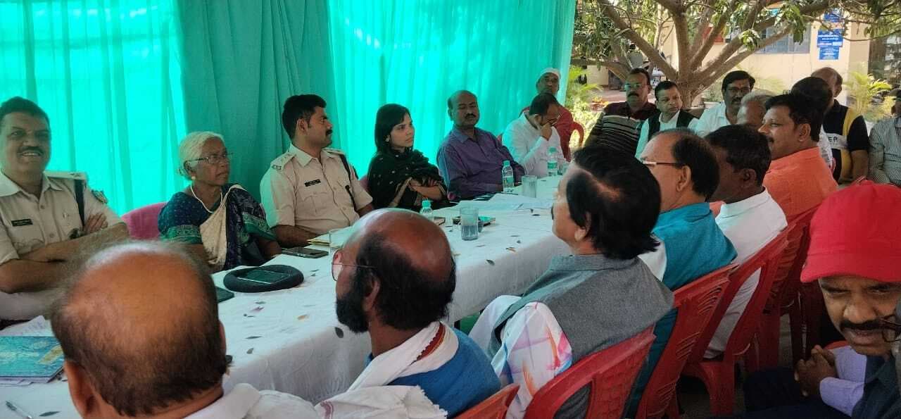 अफवाह से बचें, भाईचारे व सौहार्द्र के साथ मनायें त्योहार : एसडीएम