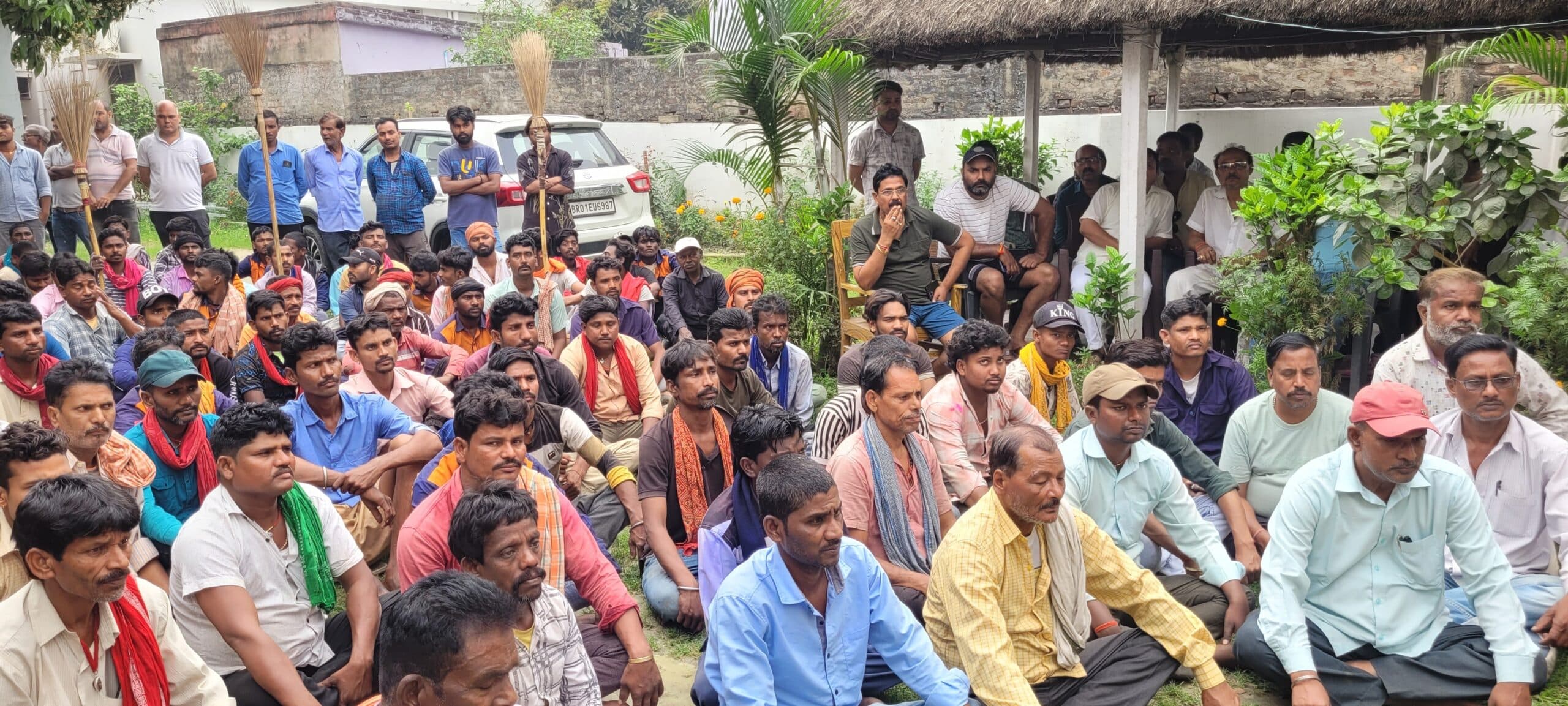 सदर थाना पुलिस की एक पक्षीय कार्रवाई से भड़का आक्रोश, नप के सफाई कर्मियों ने शुरू किया हड़ताल