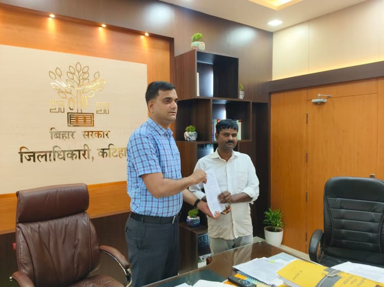 डीएम ने सात चौकीदार को दिया नियुक्ति पत्र