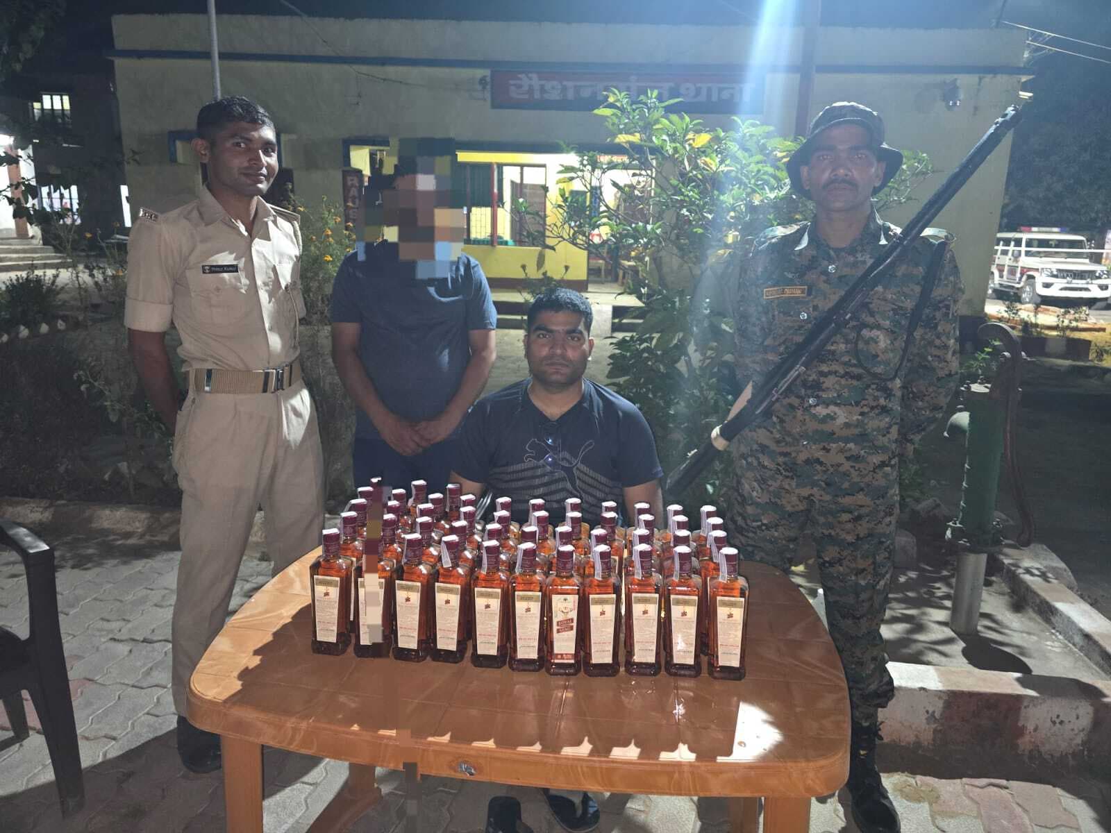 47 बोतल अंग्रेजी शराब के साथ युवक गिरफ्तार