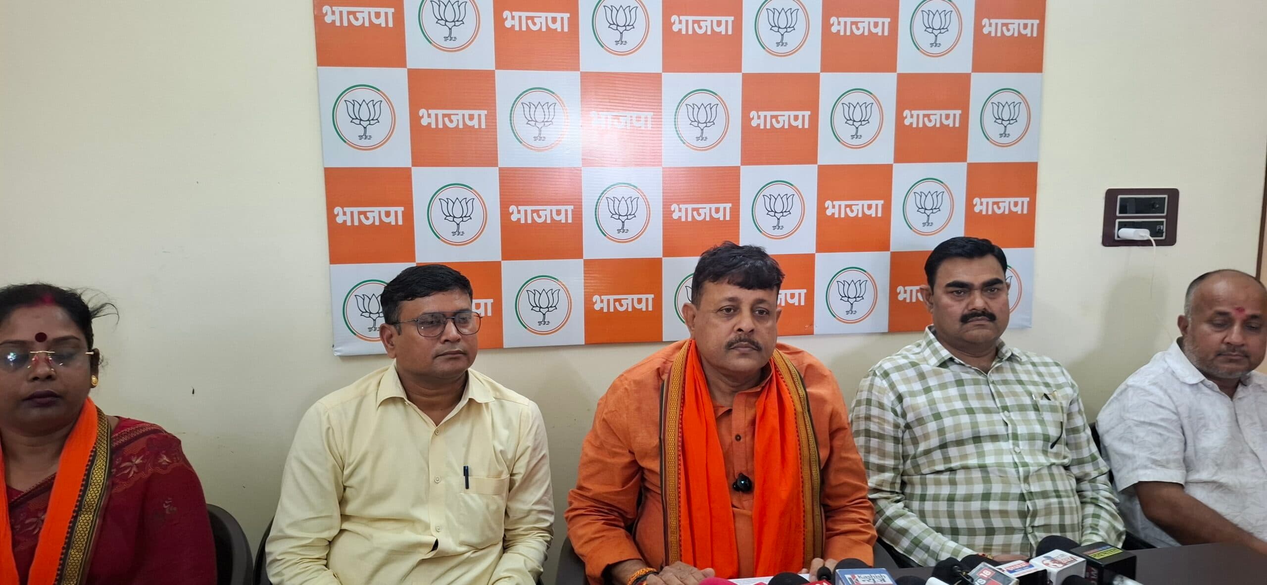 संविधान की धज्जियां उड़ा रही है विपक्षी पार्टी : संजीव सिंह