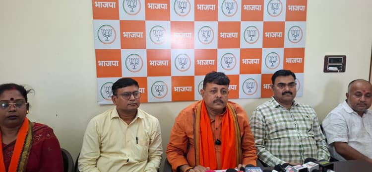 संविधान की धज्जियां उड़ा रही है विपक्षी पार्टी : संजीव सिंह