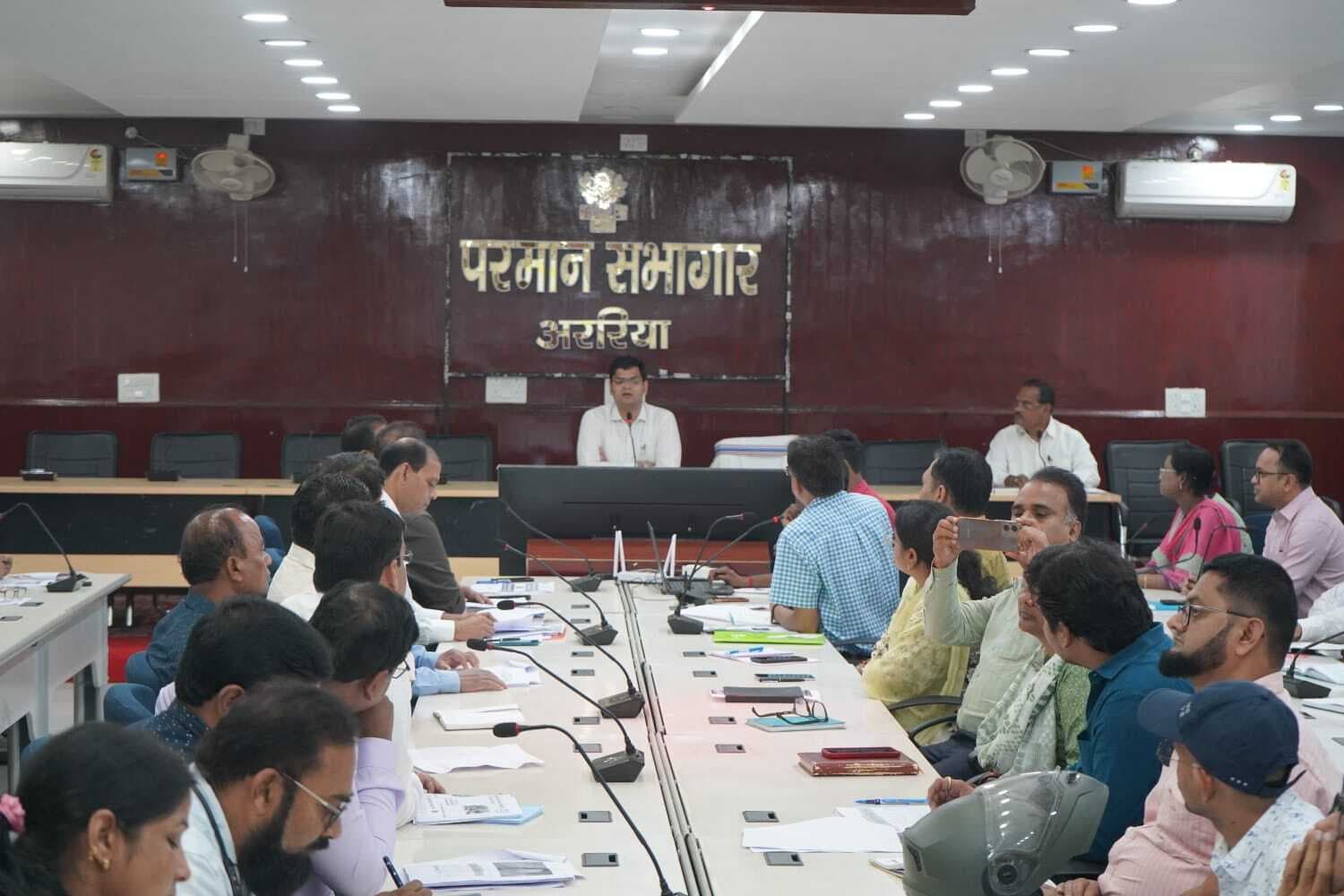 निर्धारित लक्ष्य के प्रति संवेदनशील रहें : डीएम