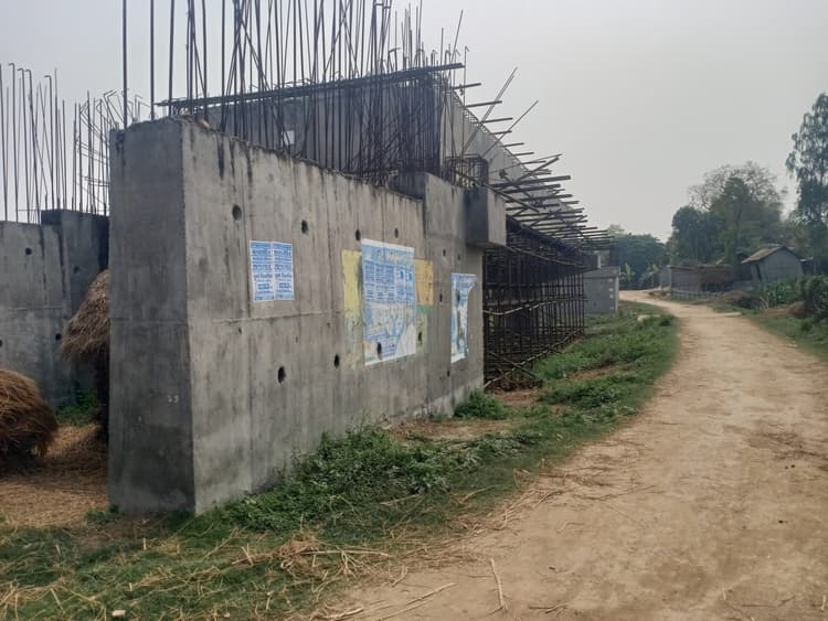 सीएम के आगमन  के बाद भी पुल निर्माण अधूरा