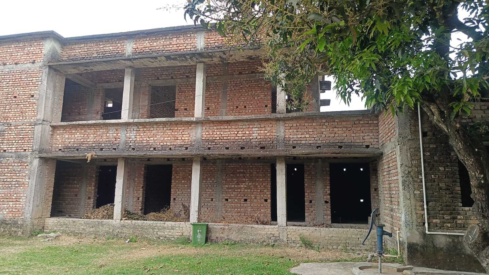 प्लस टू विद्यालय का भवन वर्षों से अधूरा, पठन-पाठन प्रभावित