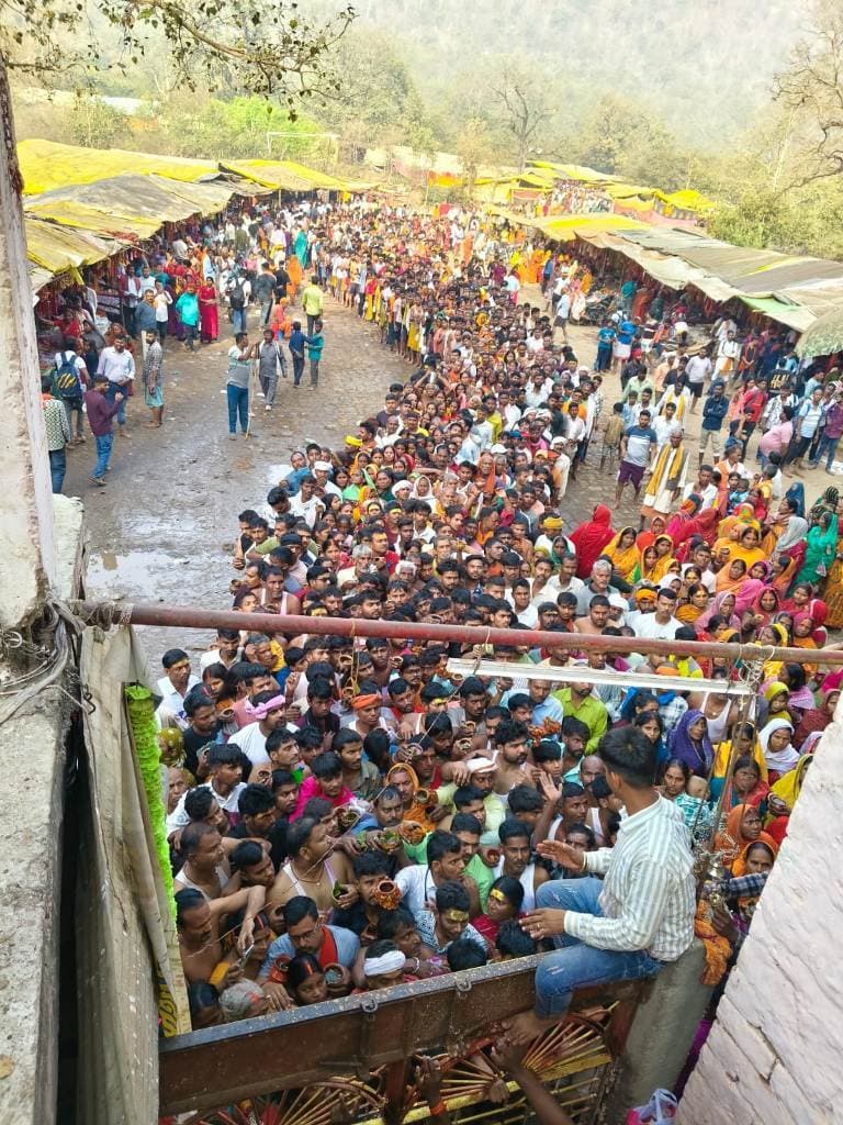 गुप्ताधाम में 80 हजार भक्तों ने किया जलाभिषेक