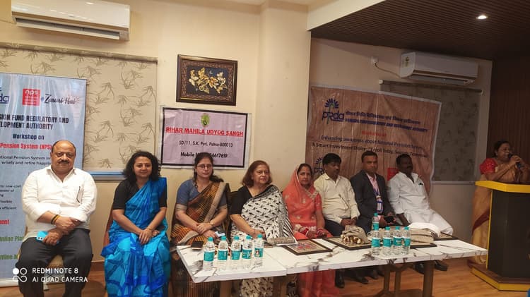 नेशनल पेंशन स्कीम की दी जानकारी