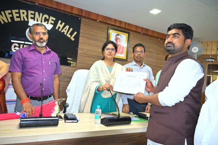 Giridih News :सुमित कुमार निर्विरोध बने गिरिडीह नगर निगम के डिप्टी मेयर