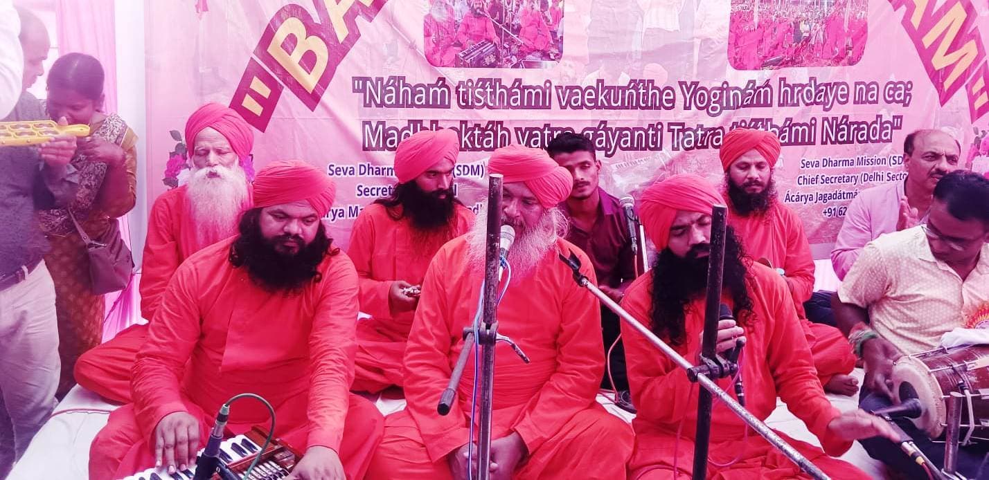 बॉटम:: कीर्तन ईश्वर की प्राप्ति का है सुगम साधन : मंत्रजापानंद