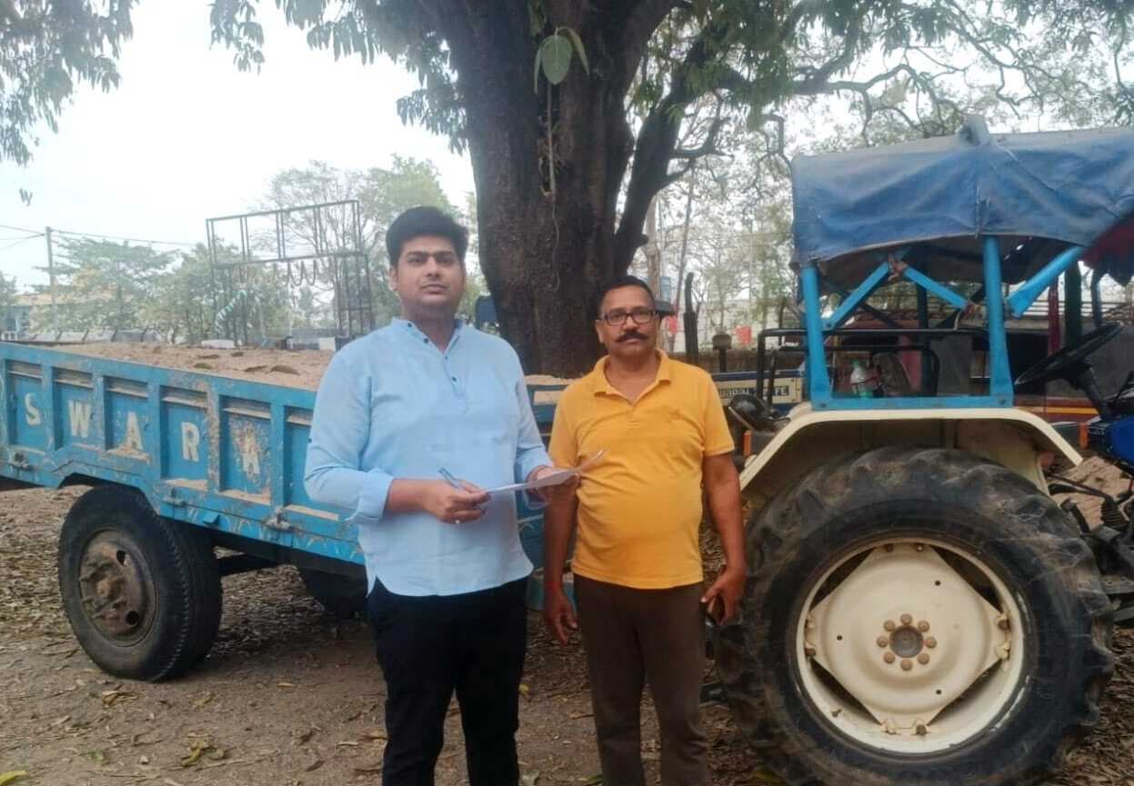 Giridih News :अवैध बालू लदे दो ट्रैक्टर जब्त