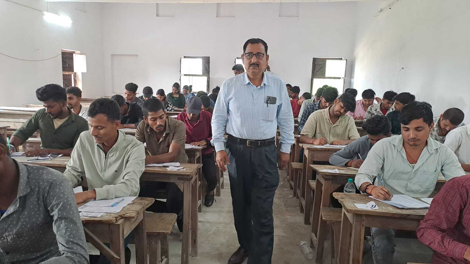 केपी कॉलेज में थर्ड सेमेस्टर की शांतिपूर्ण हुई परीक्षा