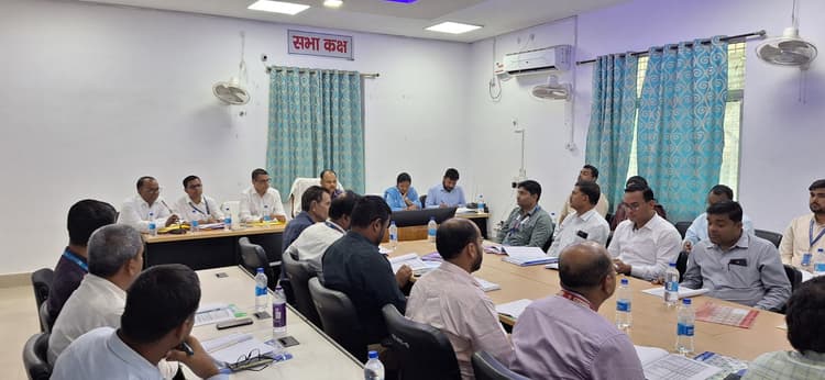 योजनाओं के वित्त पोषण में रखें समुचित उदारता : डीएम