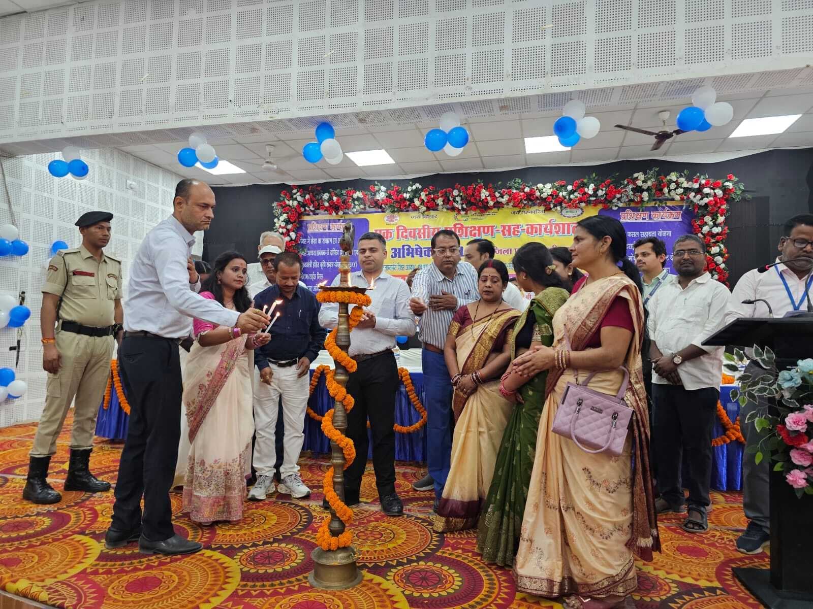 कार्यशाला में पैक्स व व्यापार मंडलों के प्रतिनिधियों को तकनीकी व प्रबंधन संबंधी दी गयी जानकारी