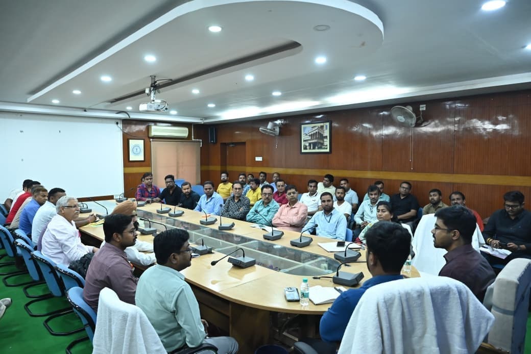 Deoghar news : घरेलू गैस की हो निर्बाध आपूर्ति, स्टॉक की नियमित जांच व निर्धारित दर पर ही करें बिक्री : डीसी