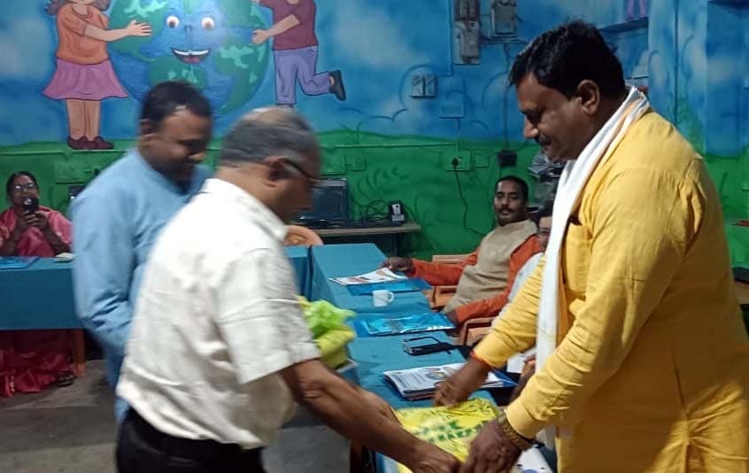 सरस्वती शिशु मंदिर के विकास व शैक्षणिक योजनाओं पर चर्चा