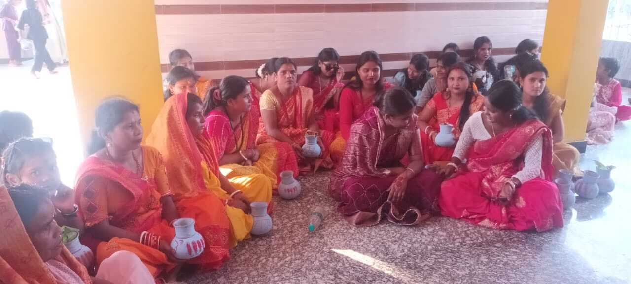 आदिशक्ति शिव यज्ञ को लेकर निकाली गयी भव्य कलश शोभायात्रा