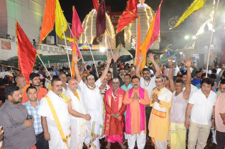 मां काली की आराधना, धूमन अर्पित कर समृद्धि की कामना