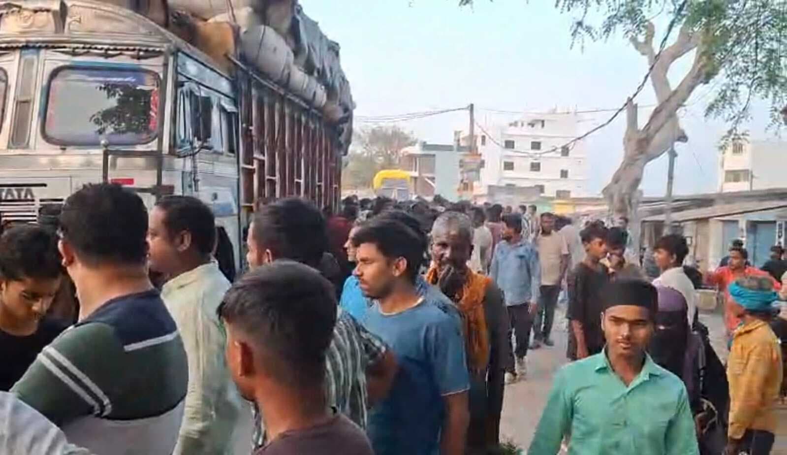 चेरकी में ट्रक से कुचल कर बाइक सवार युवक की मौत