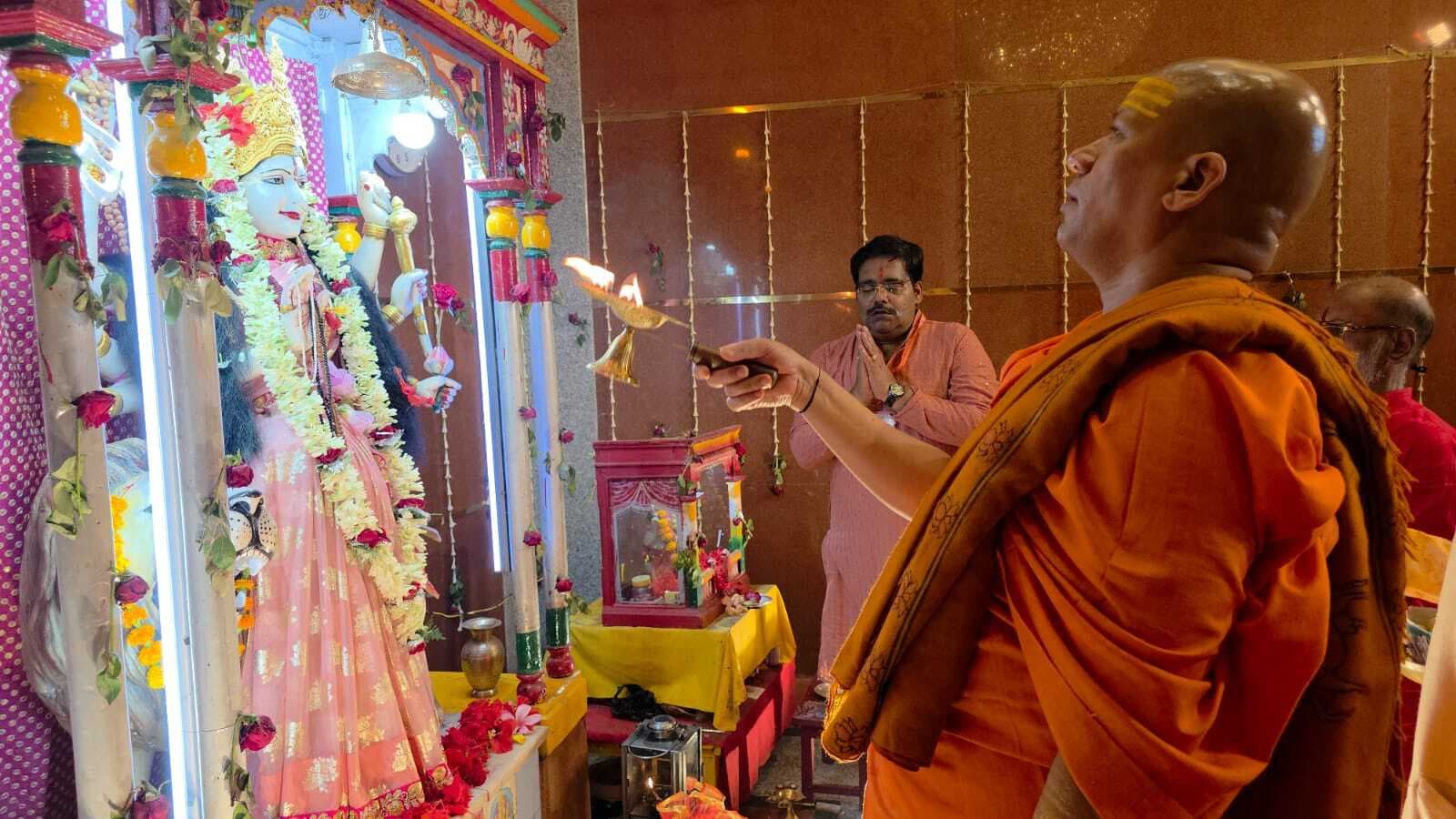 कैलाशानंद जी महाराज ने वैष्णवी दुर्गा मंदिर में की पूजा-अर्चना