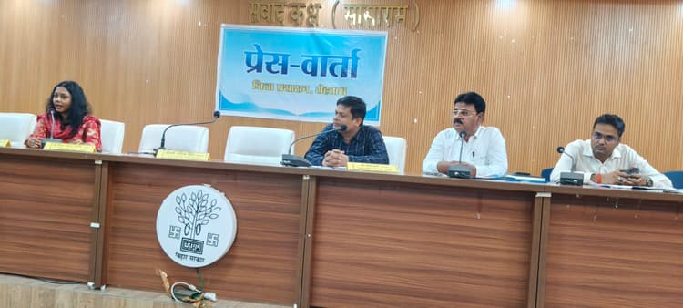 जिले में उपभोक्ताओं की संख्या पता नहीं, फिर भी पर्याप्त सिलिंडर उपलब्ध होने का दावा