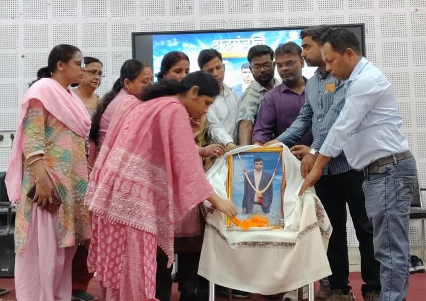 व्याख्याता डॉ रवींद्र कुमार को दी गयी श्रद्धांजलि