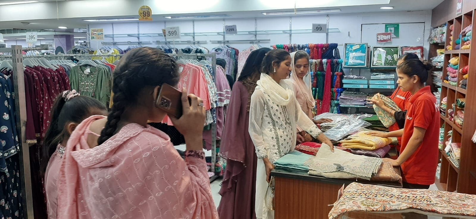 ईद की तैयारियों ने अब पकड़ी रफ्तार, पूर्णिया का कपड़ा बाजार हुआ गुलजार