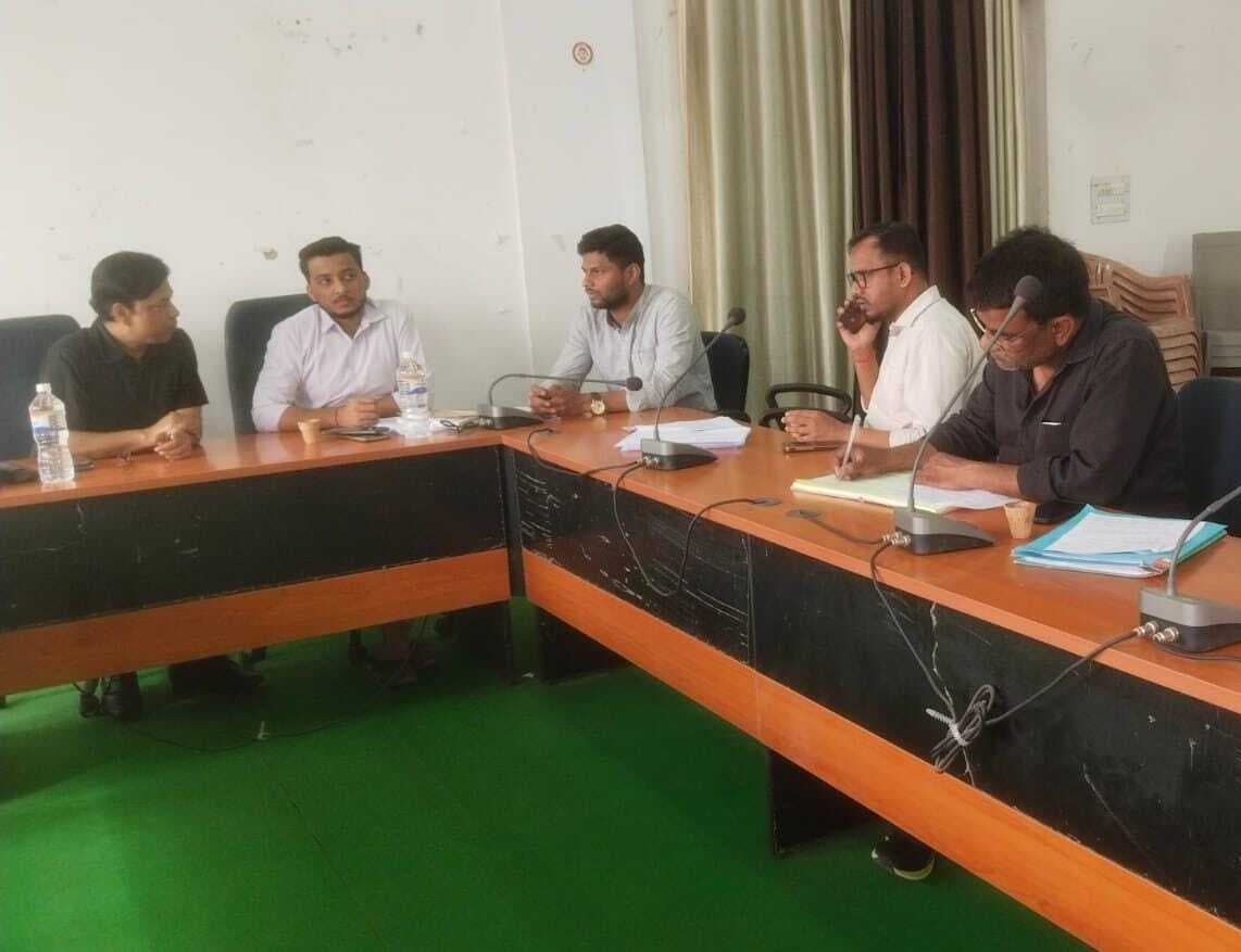 प्रमुख व उप प्रमुख कुर्सी बचाने में रहे सफल, बैठक में एक भी सदस्य नहीं हुए उपस्थित