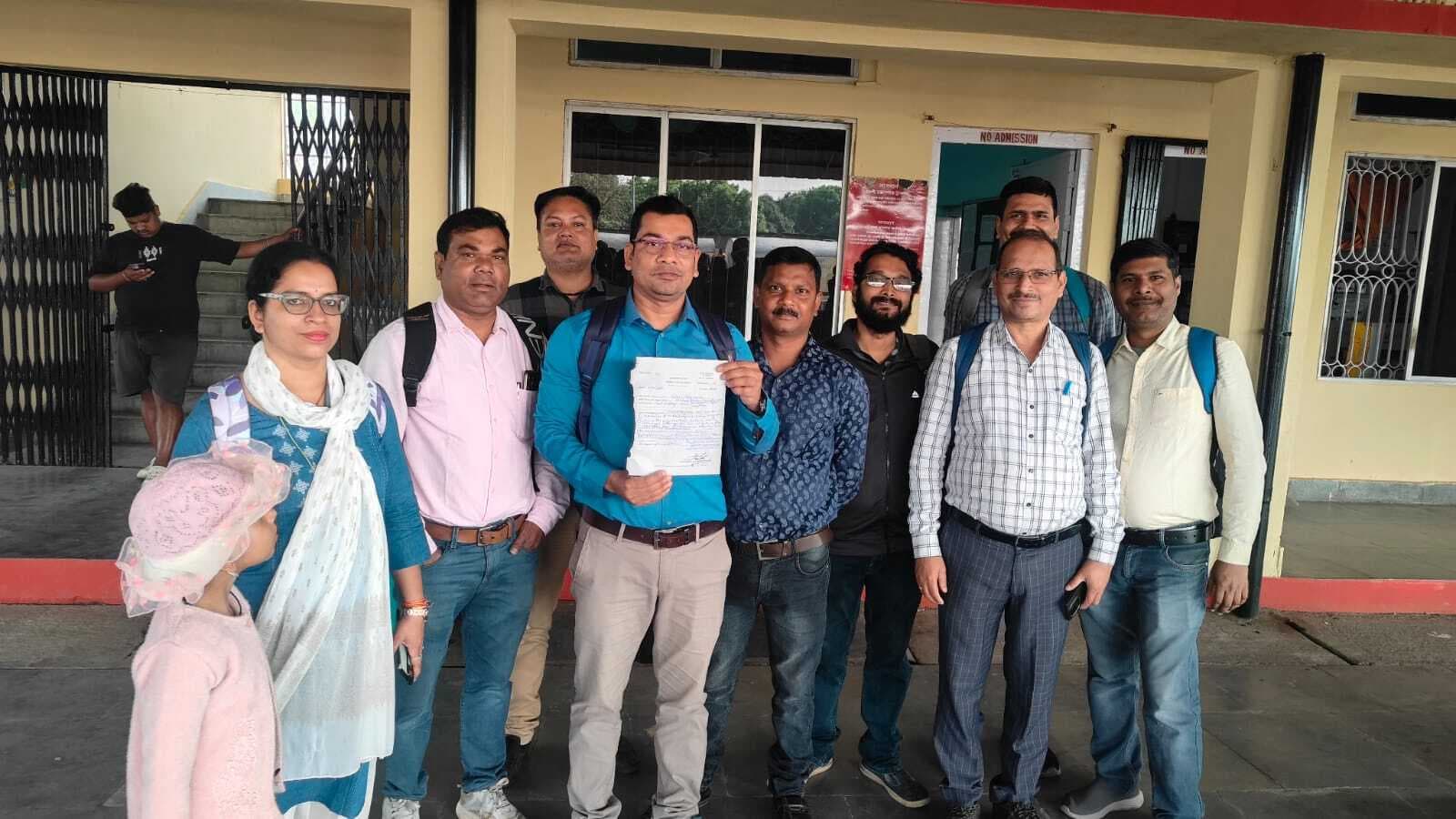 बालुरघाट इंटरसिटी एक्सप्रेस ट्रेन की लेटलतीफी से यात्री परेशान, सामूहिक शिकायत दर्ज