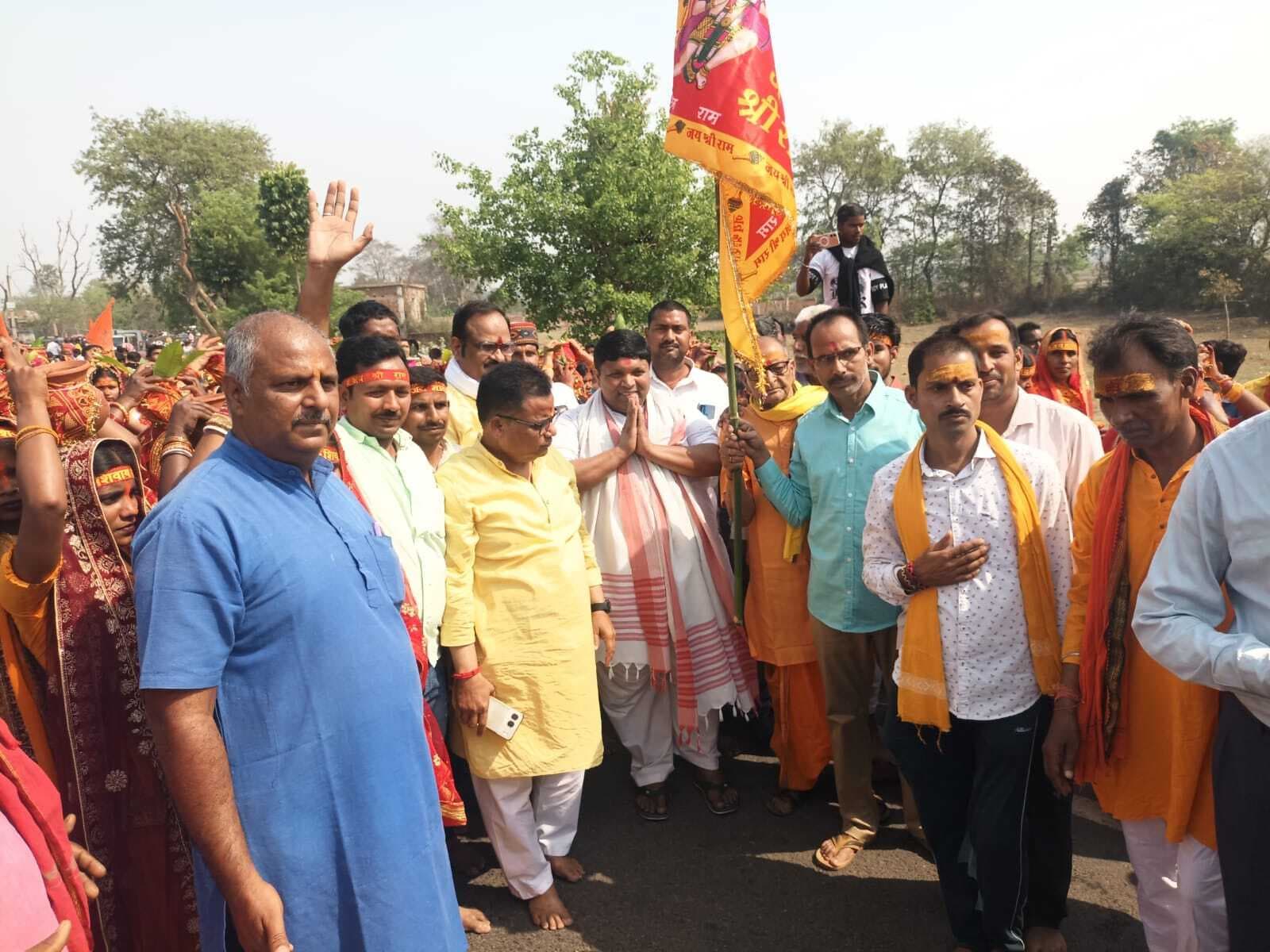 सारवां : कलश शोभायात्रा के साथ महालक्ष्मी यज्ञ का हुआ शुभारंभ