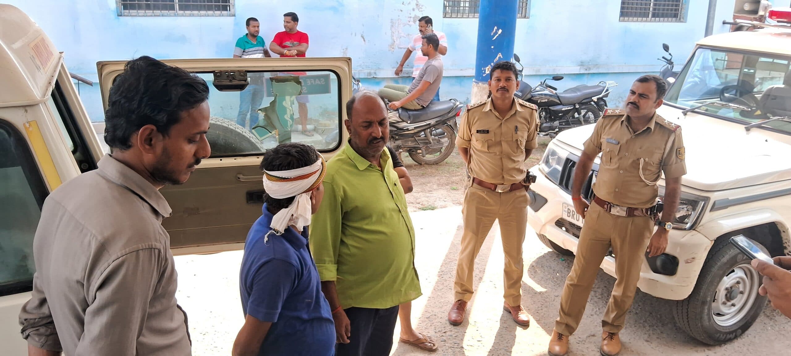 पेड़ से लटका मिला अधेड़ व्यक्ति का शव